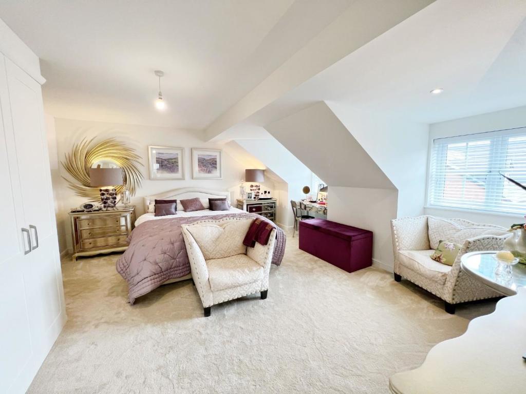 Bedroom 1 pic 1.jpg