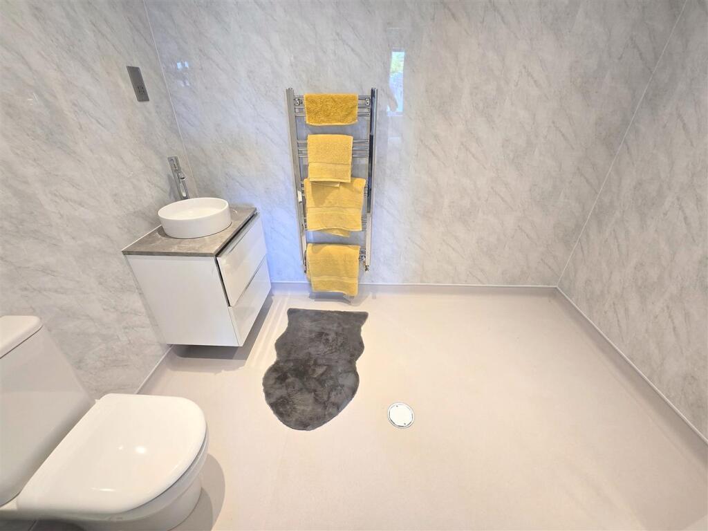 Bungalow Bedroom 2 Shower Room