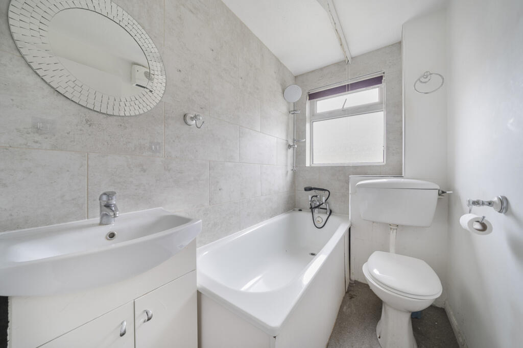 1284419-18-682afa...