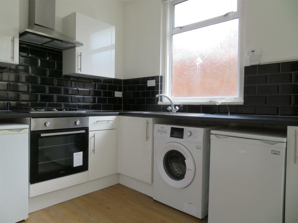 60 Sheffield Kitch.JPG