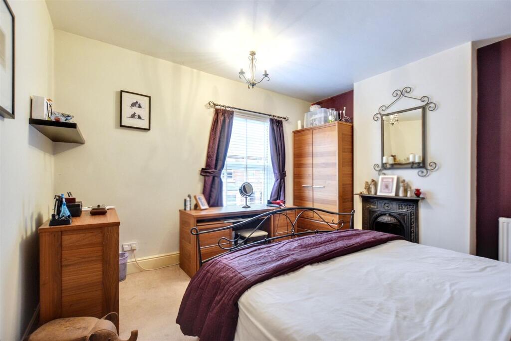 Bedroom 1_1.jpeg