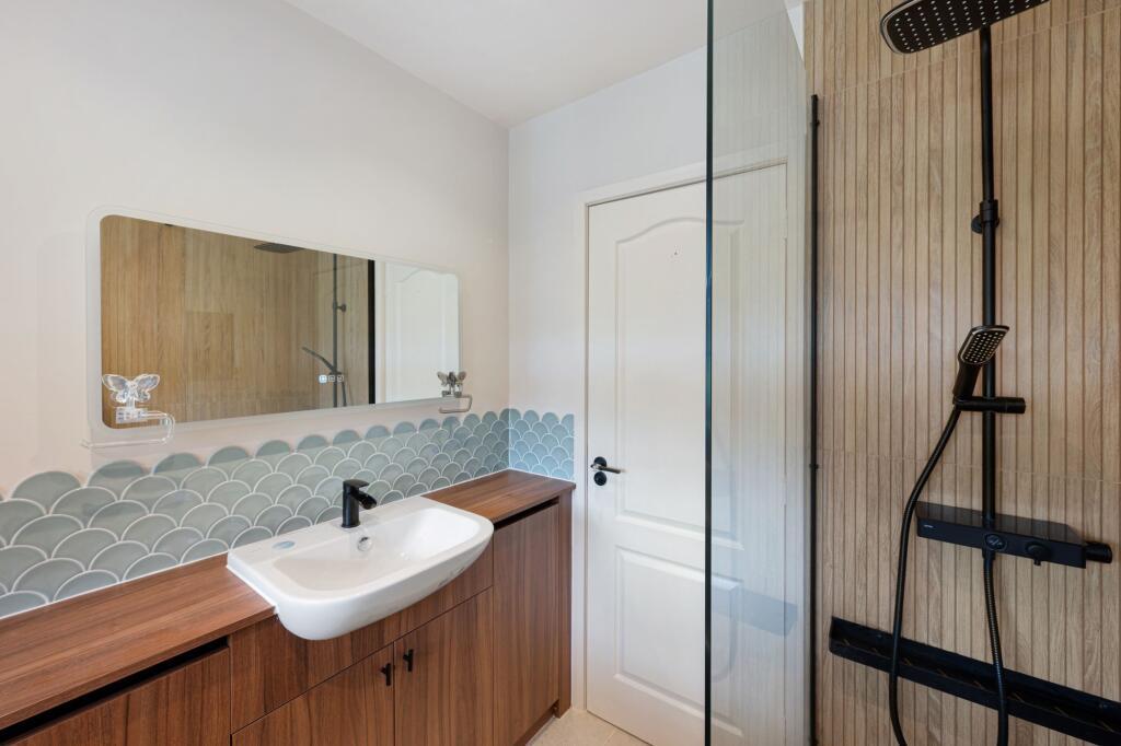 Bathroom/Shower Room and Separate W/C