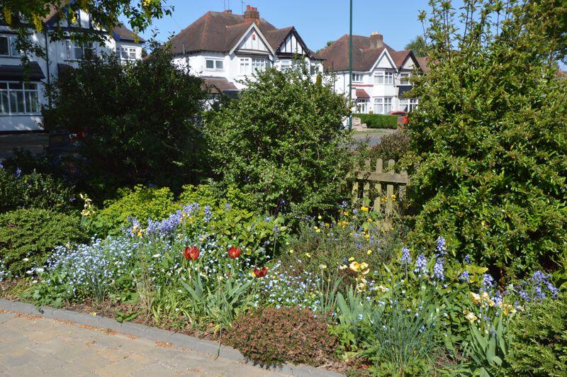 FRONT GARDEN