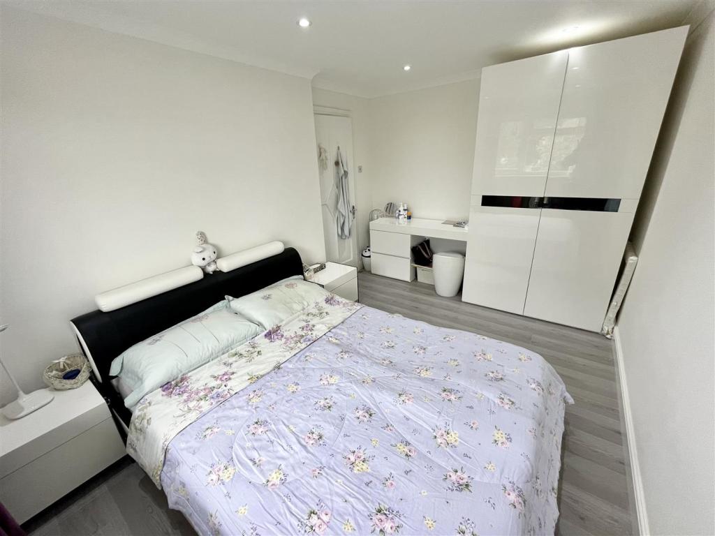 Bedroom 1 Aspect 2.jpg