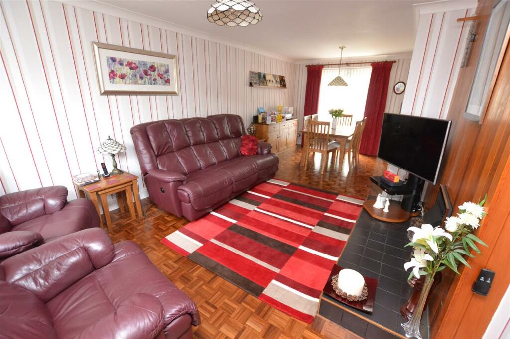 LOUNGE / DINER