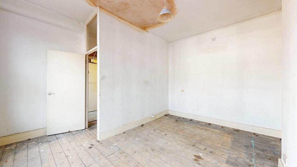 Flat B, 5 Wyndham Crescent, Upper Holloway, London, N19 5QJ