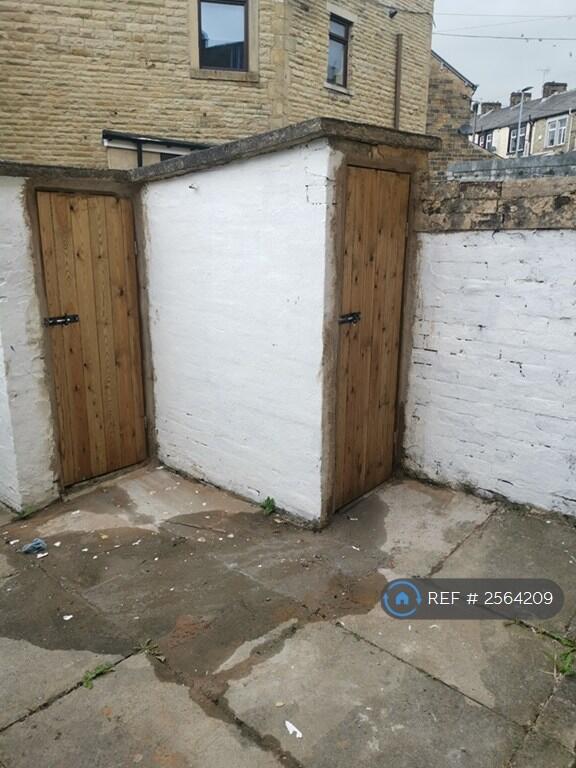 Back Compound With Storage