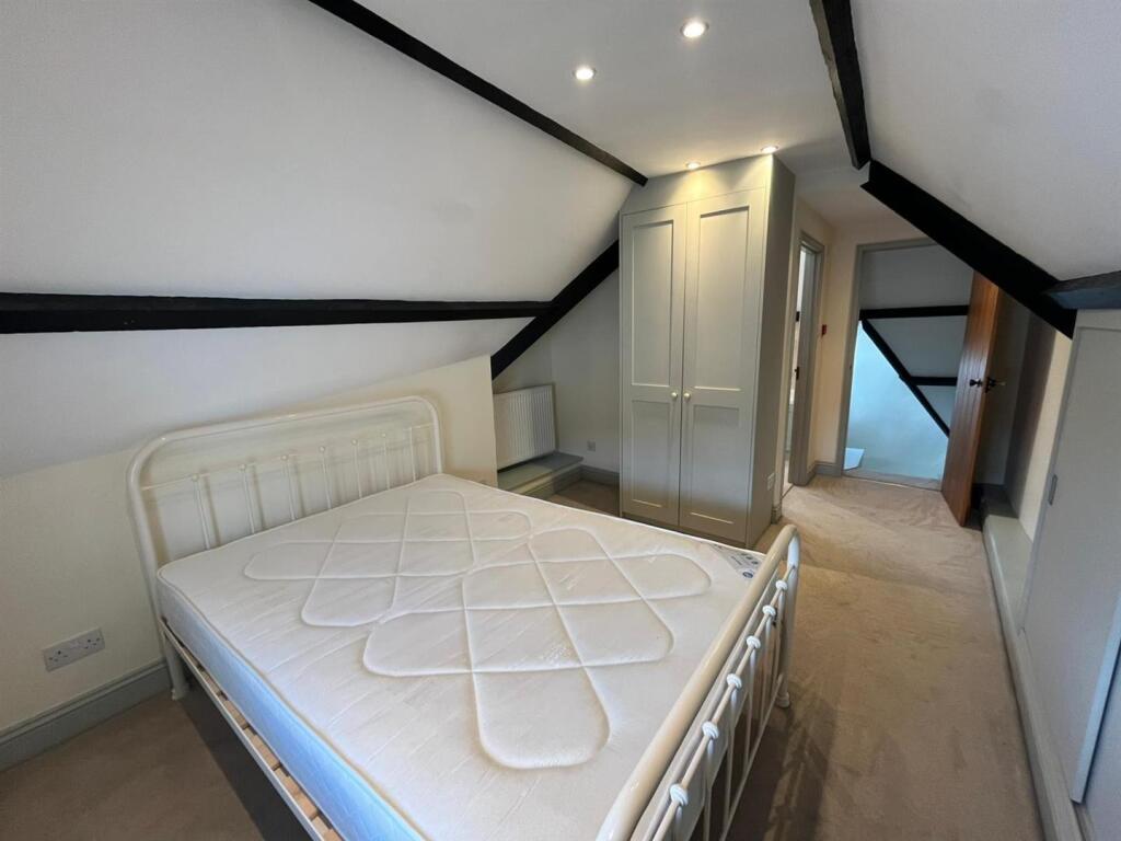 1B Silver St-bedroom 7.jpg