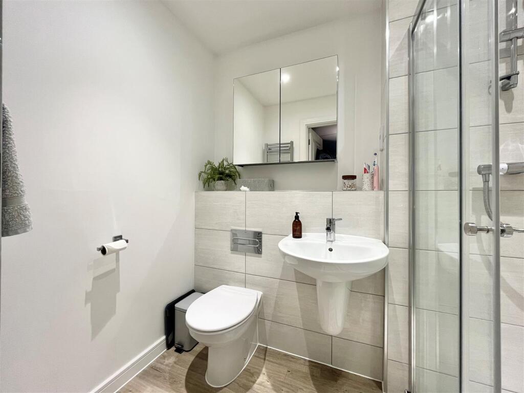 Ensuite photo.jpg