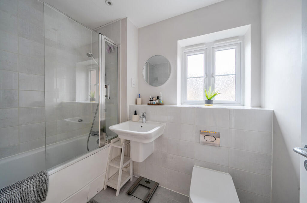 1393773-3-6943f34...