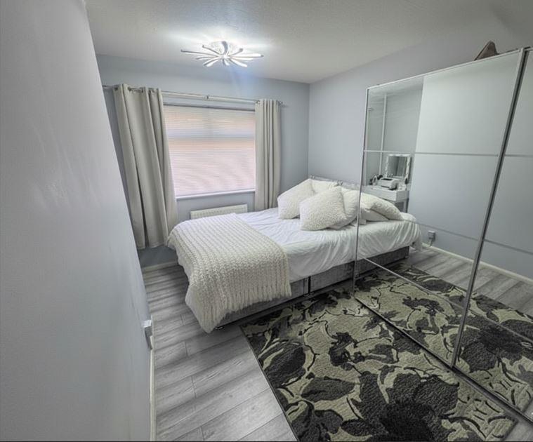 primary bed 1,1.JPG
