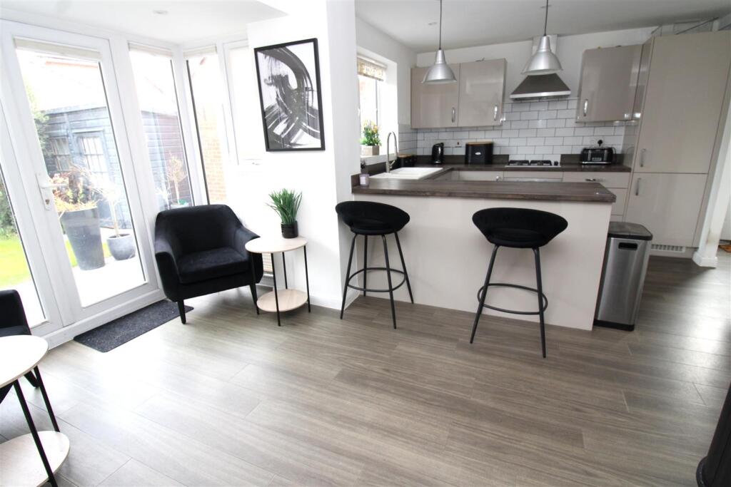 Kitchen diner 2.JPG
