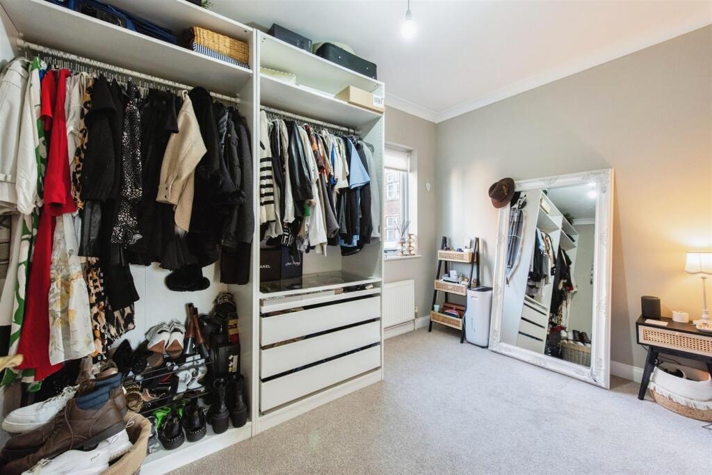 Serg 5 Bedroom 2.jpg