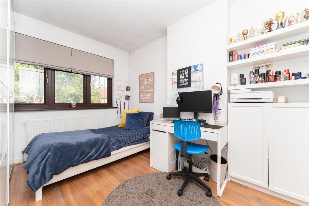 457 Uxbridge Road Bed 2.jpg