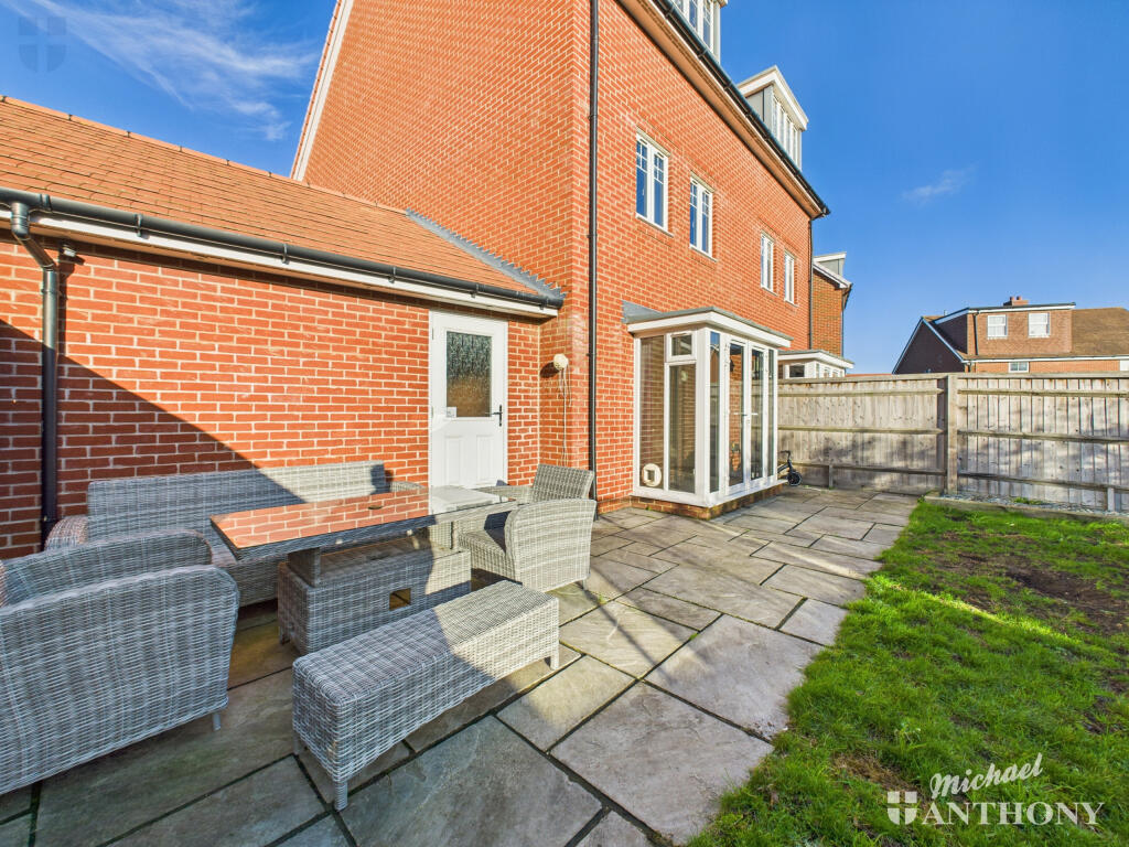 CAM03852G0-PR0483-STILL016