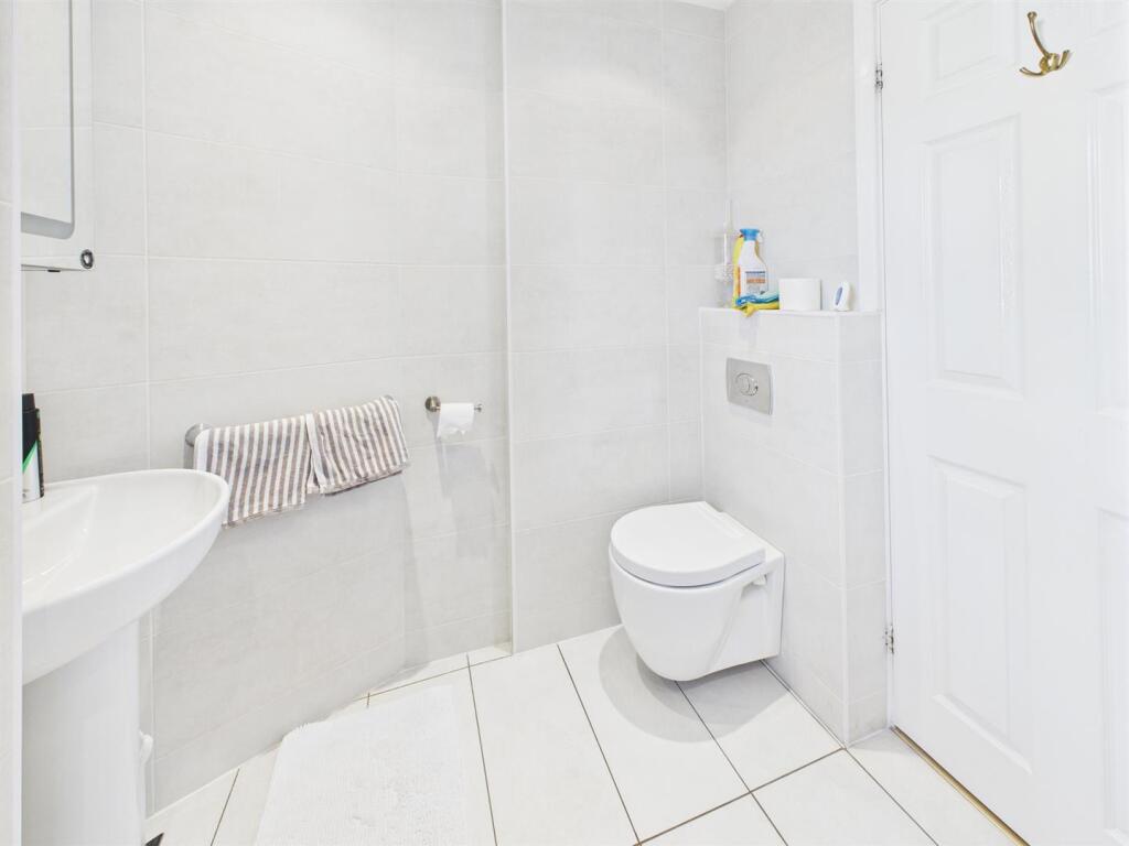 EN SUITE