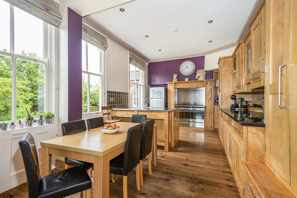KITCHEN/DINER