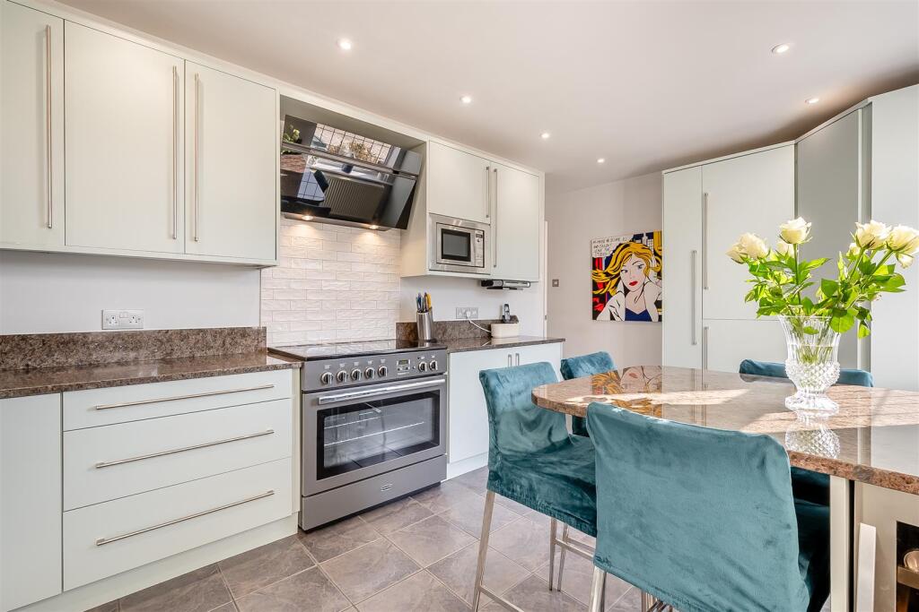 8638834-interior12.jpg