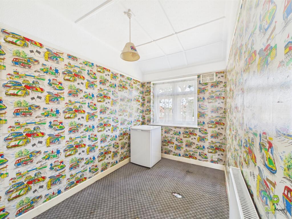 CAM03779G0-PR0235-STILL004