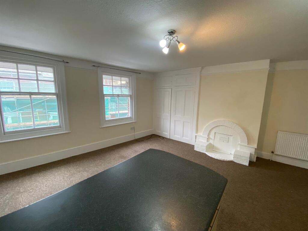 Living area.jpg
