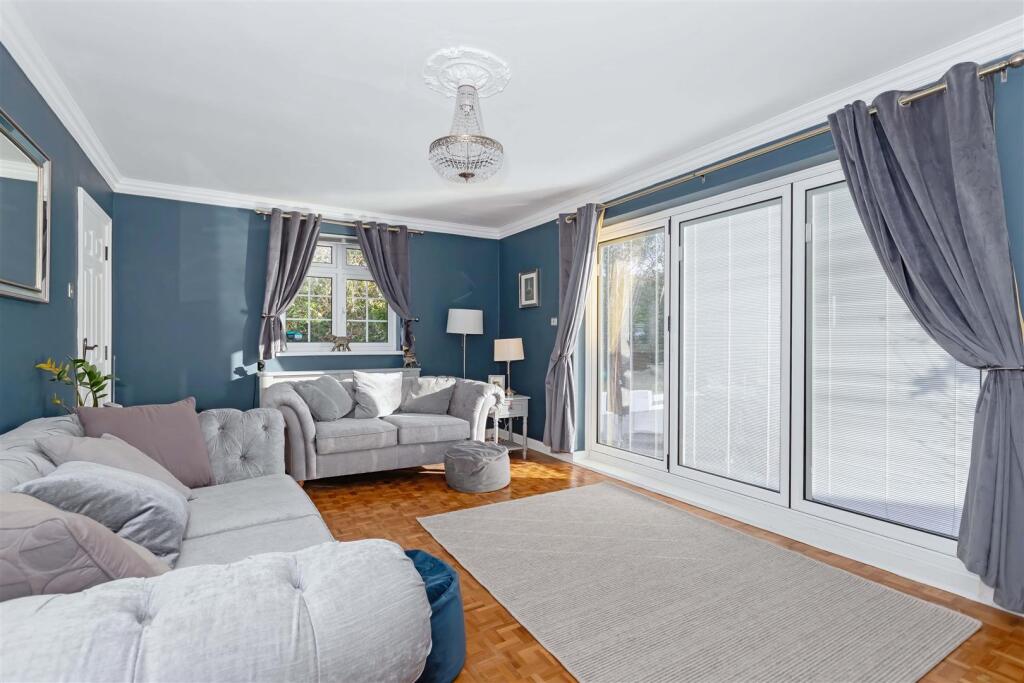 Hurston Close_16.jpg