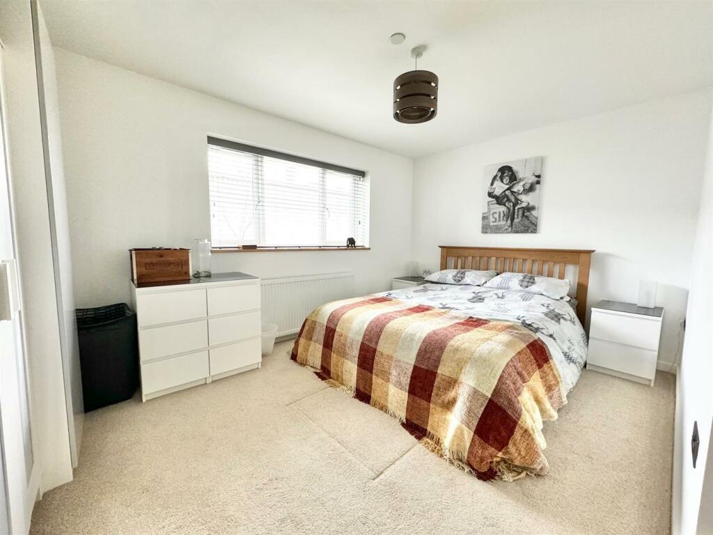 bed 1.jpg