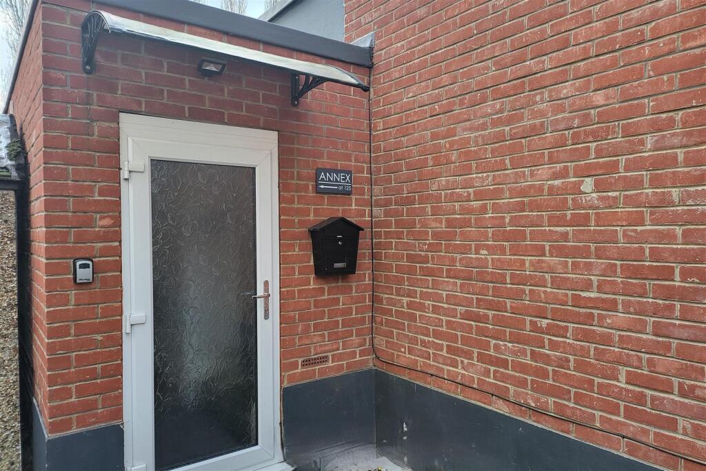 ACCESS TO ANNEXE/STUDIO: