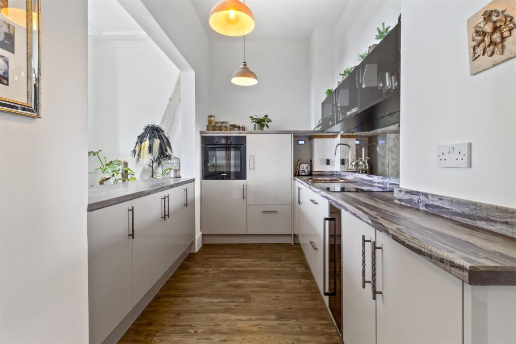 Flat 4 16 Heene Terrace-006.JPG