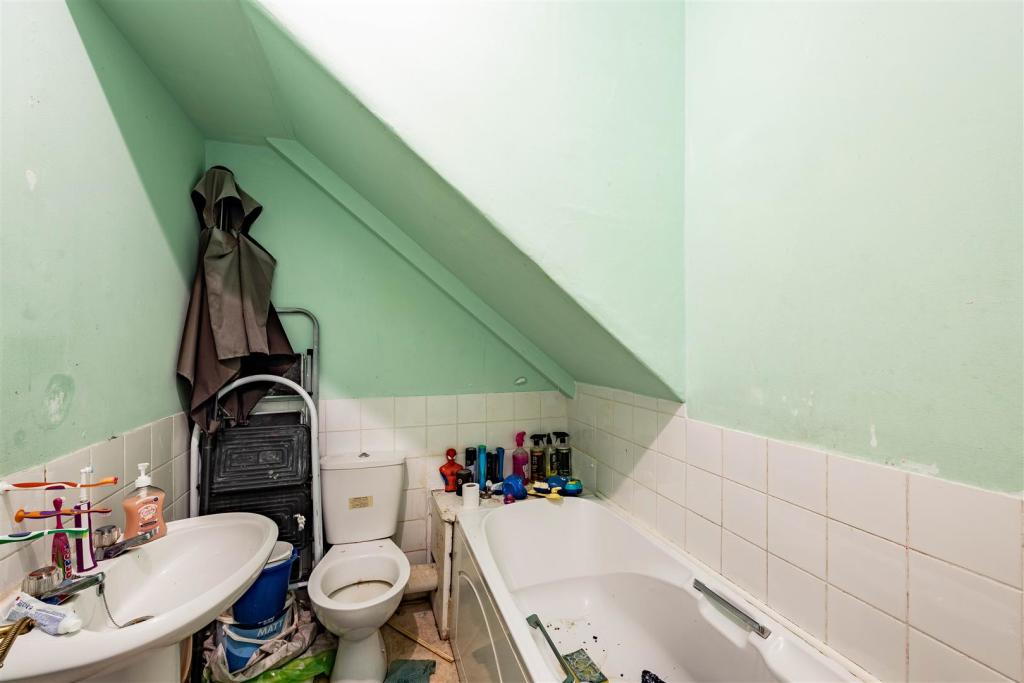 Bathroom Flat 1