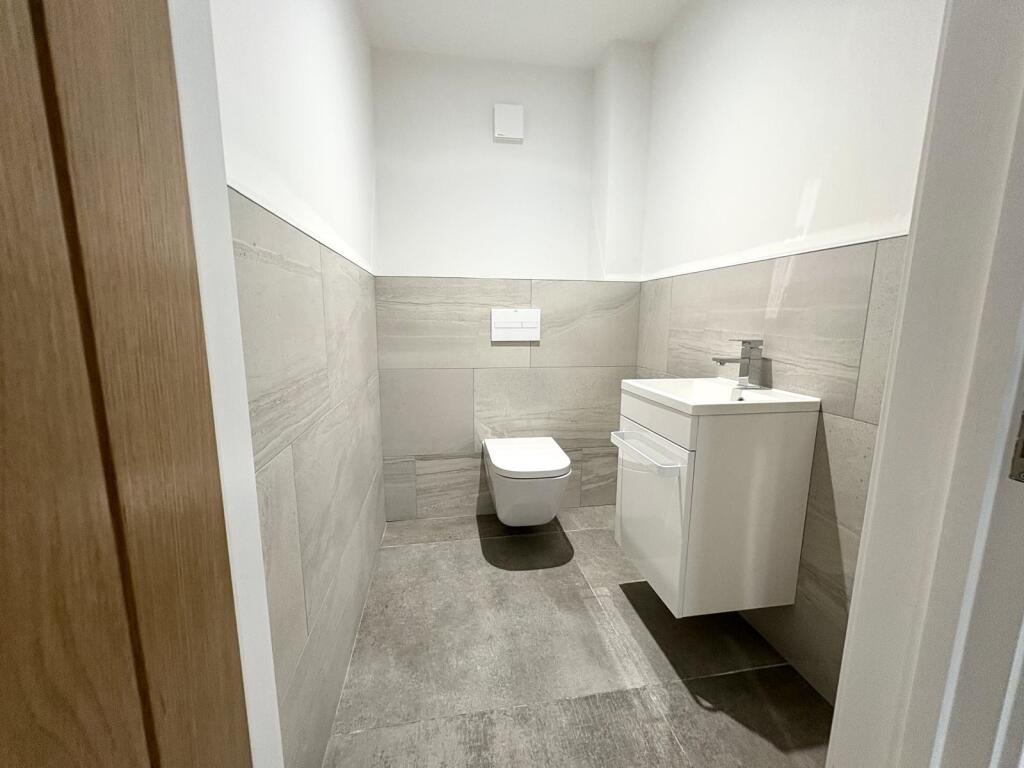 Cloakroom/wc