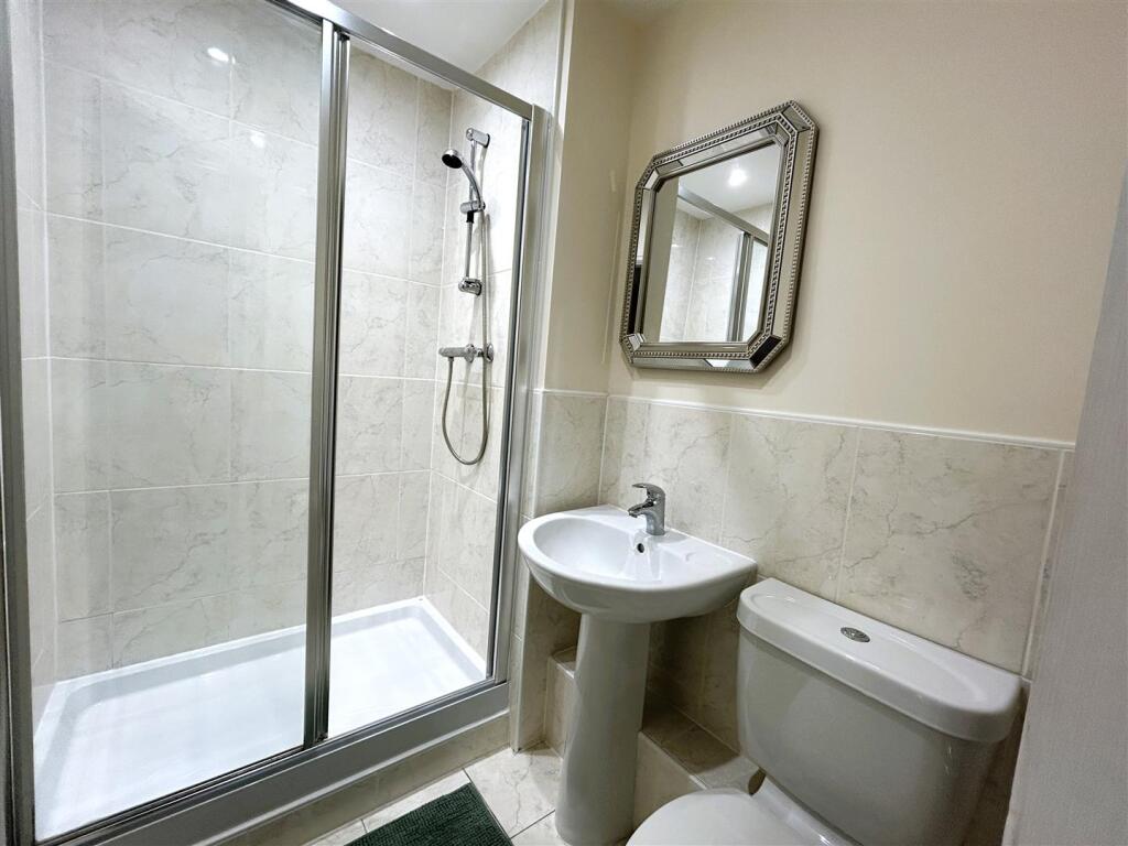 ensuite.JPG