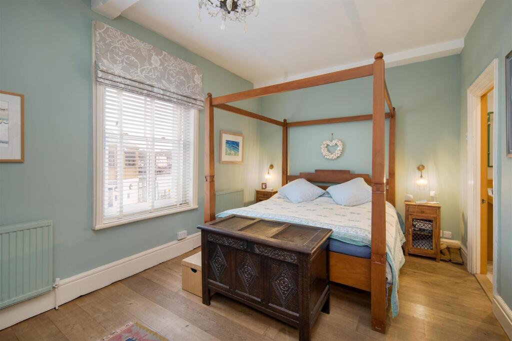 MasterBedroom-websize.jpeg