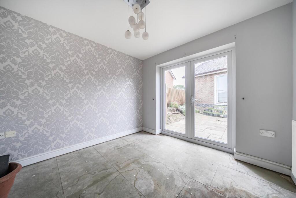 Dining Room corner.jpg