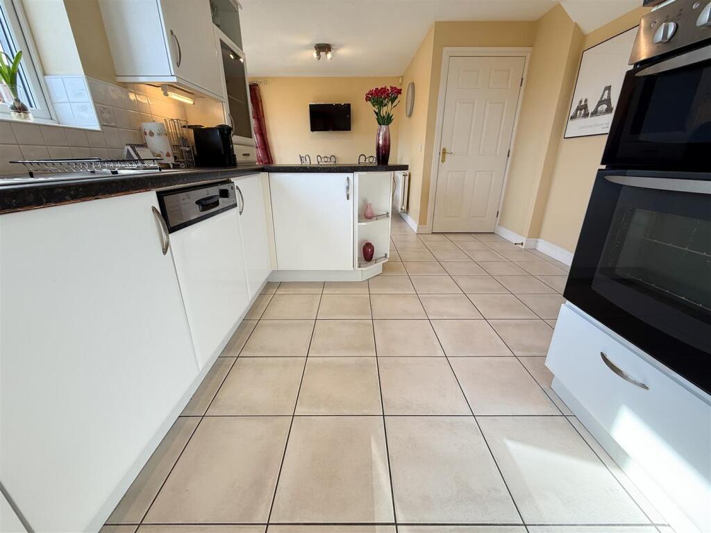 OPENPLAN KITCHEN FAMILY ROOM