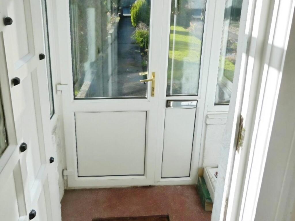 5e7e2fb9-porch.jpg