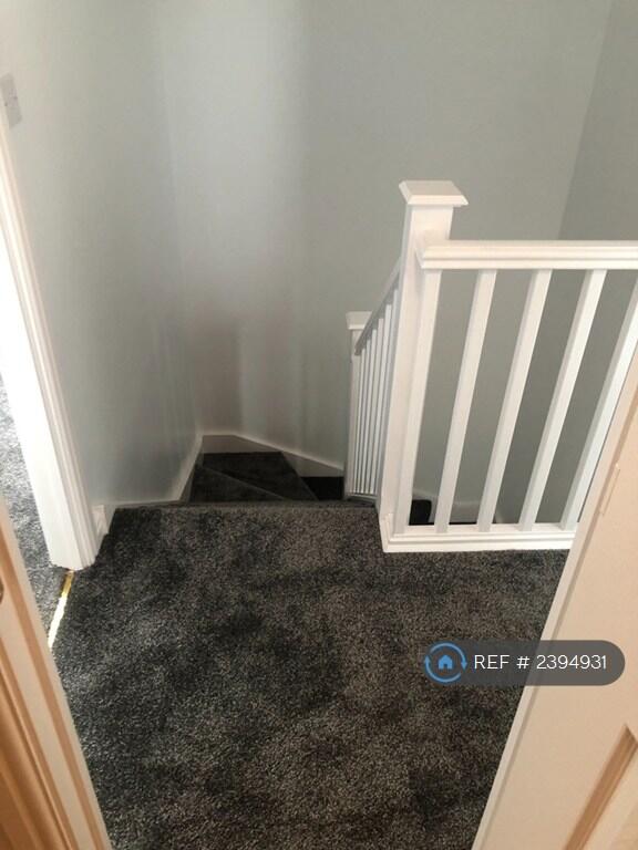 2nd Floor Landing &amp; Hallway