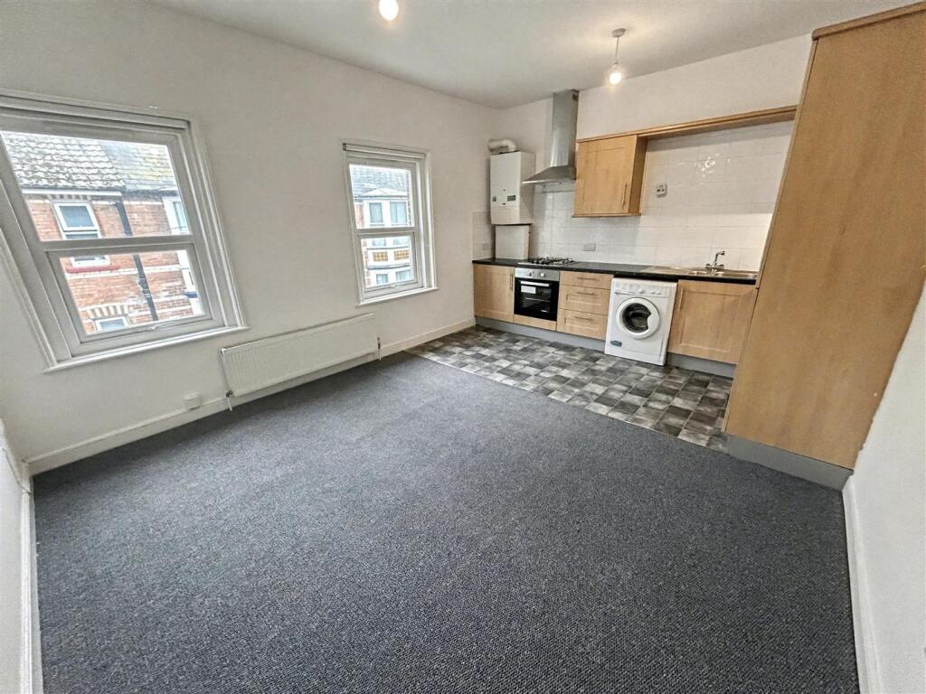 Kitchen/ Lounge