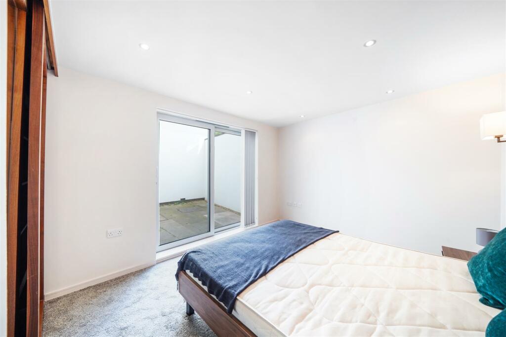 Flat 9, All Souls - hb9A5ISTbQXyjSNjvMco.jpg