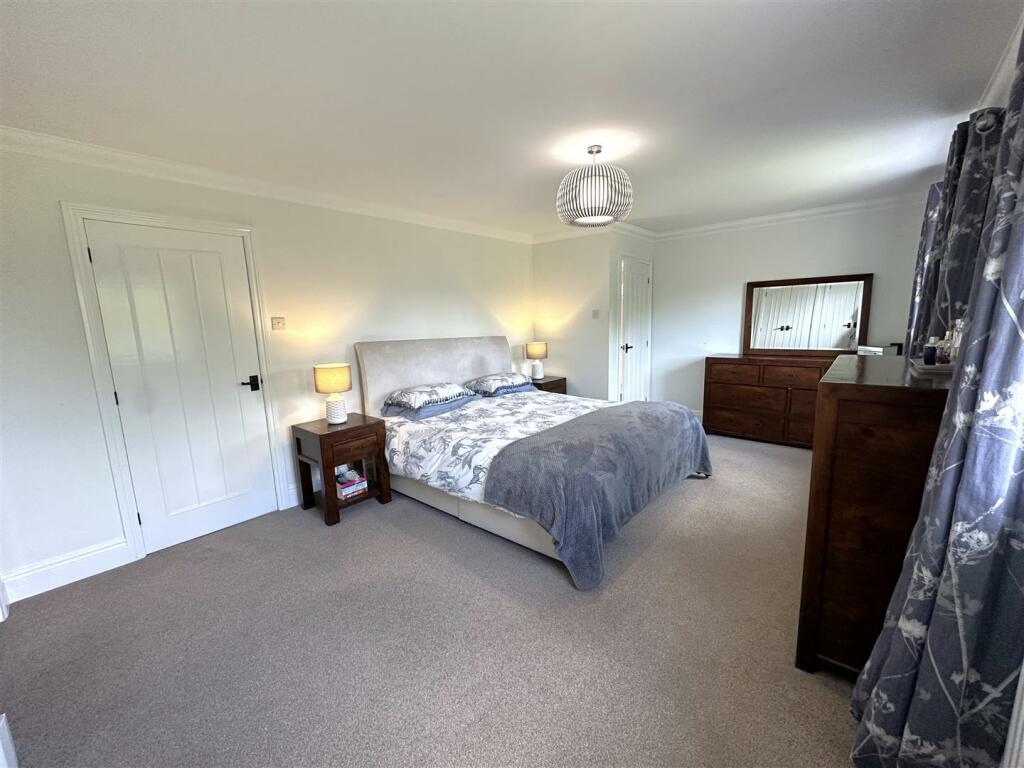 Sizeable Master Bedroom 389