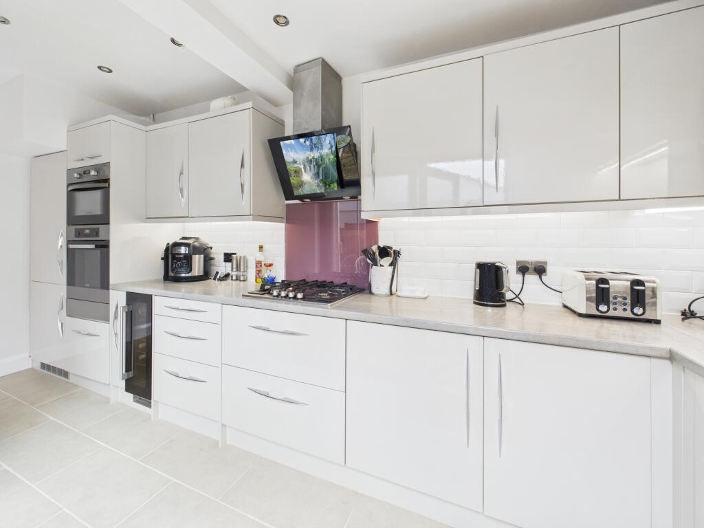 CAM05192G0-PR0158-STILL006