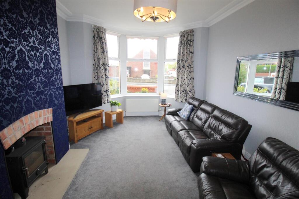 St Leonards Road West, Lounge 2.JPG