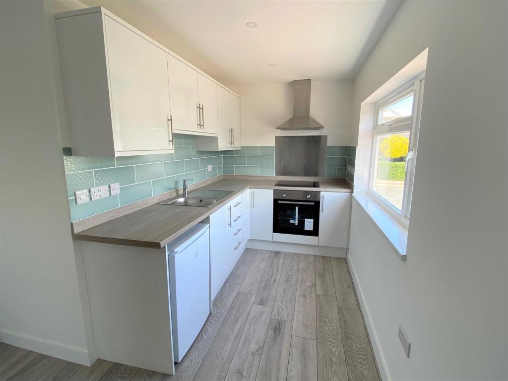 1a Higher Well Close Kitchen