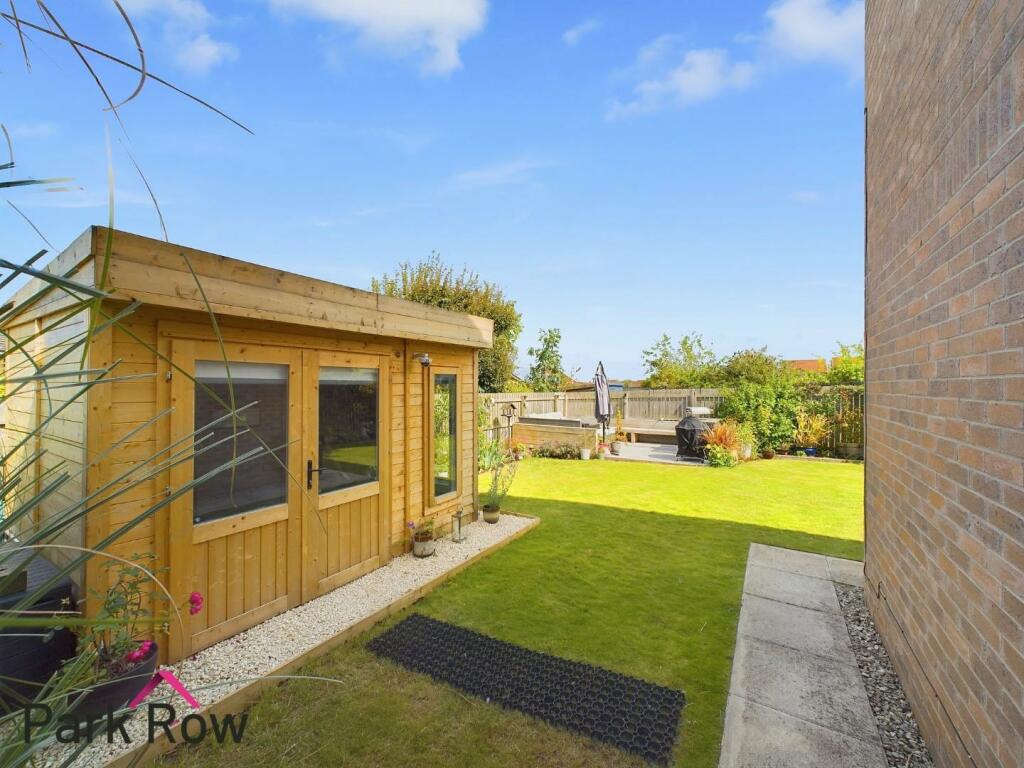 SUMMERHOUSE