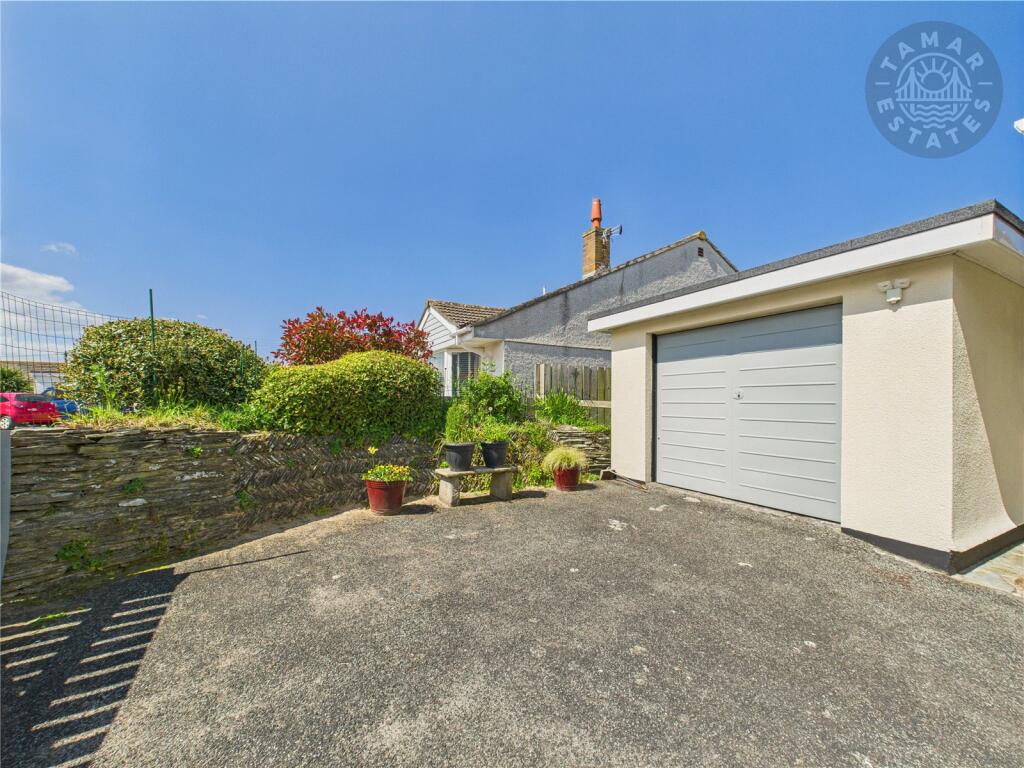 Driveway/Garage