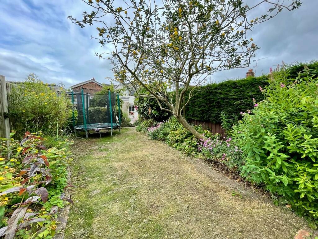 SIDE GARDEN