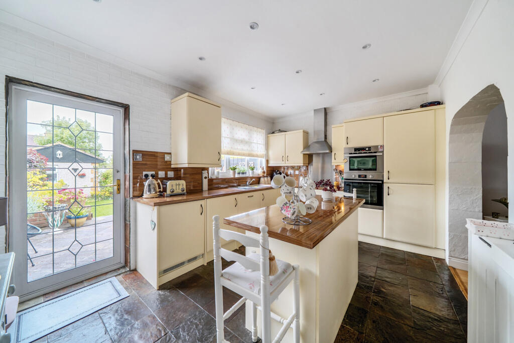 1341835-6-68a5cb7...