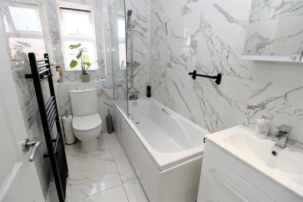 Bathroom.JPG