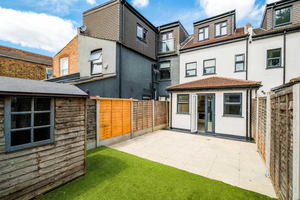 78-80 Spruce Hills Flat 1-19_web.jpg