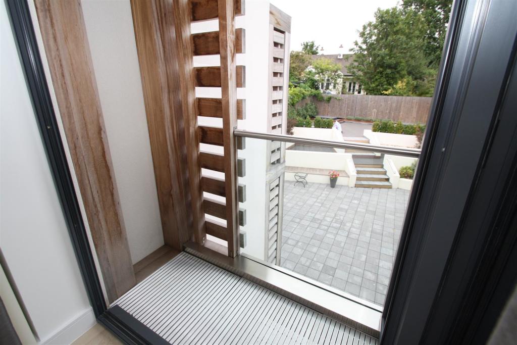 Balcony1.jpg