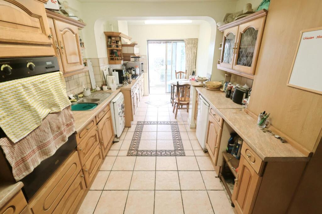 KITCHEN/BREAKFAST ROOM